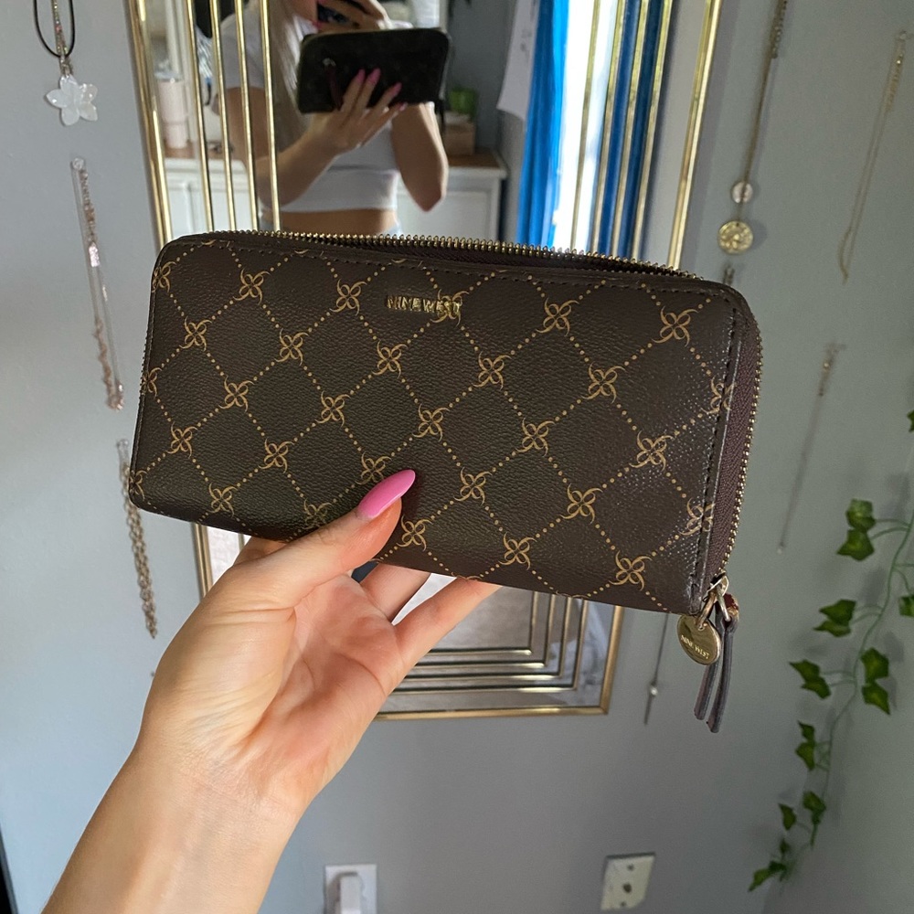 Nine West wallet